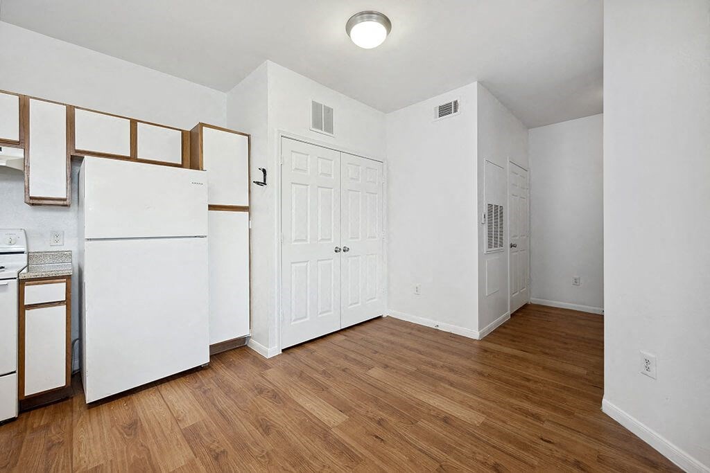 Fountains At Tidwell Apartments & The Enclave, 2303 W. Tidwell Rd